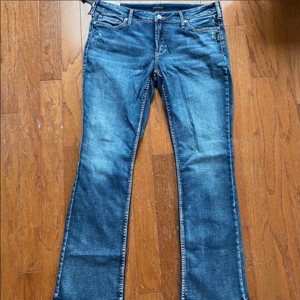 NWOT Silver Elyse Slim Boot Mid-Rise Curvy Jean.